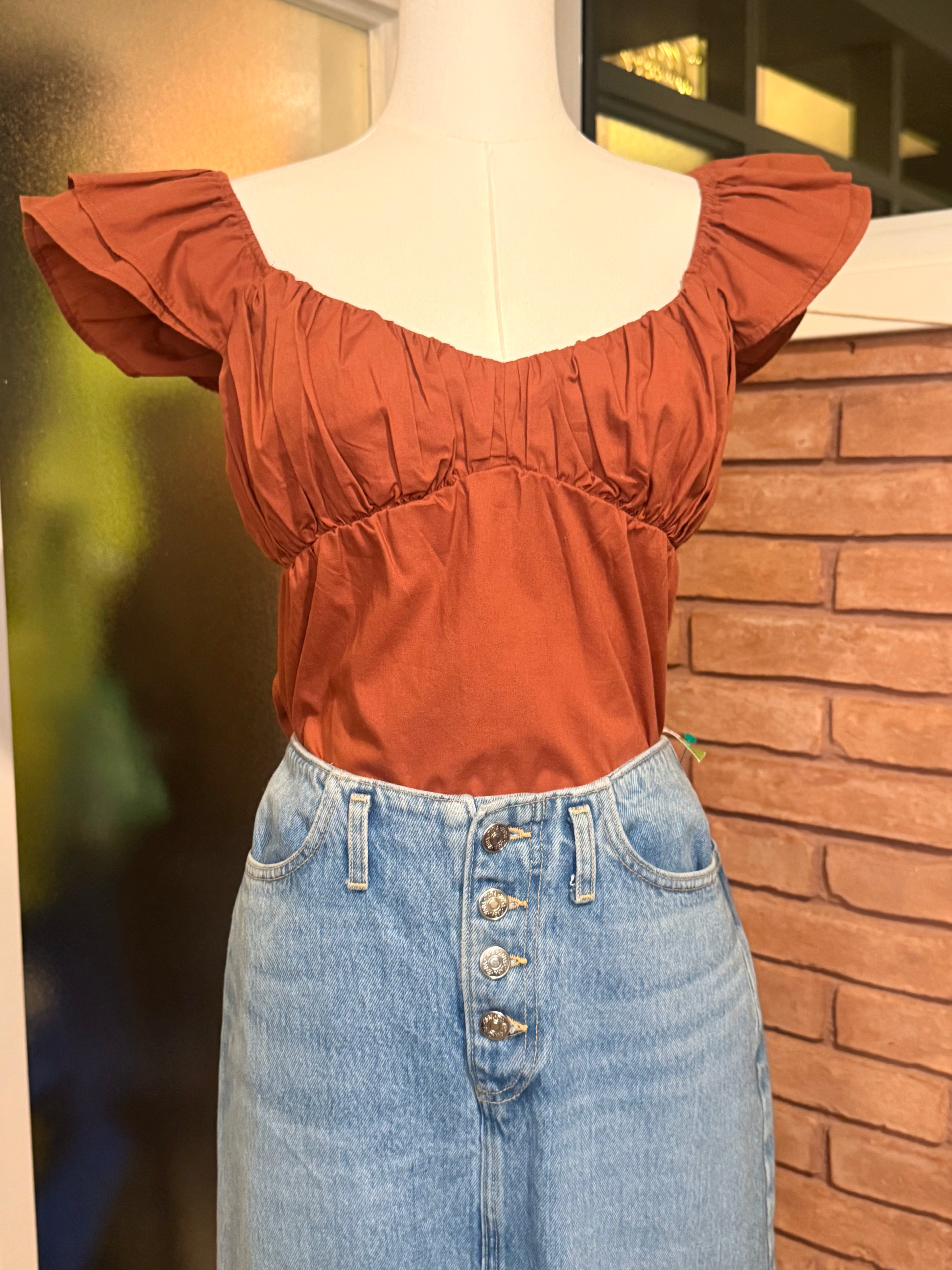 Abercrombie & Fitch Ruffle Sleeve Sweetheart Cropped Top – Rust / Burnt Orange- XS