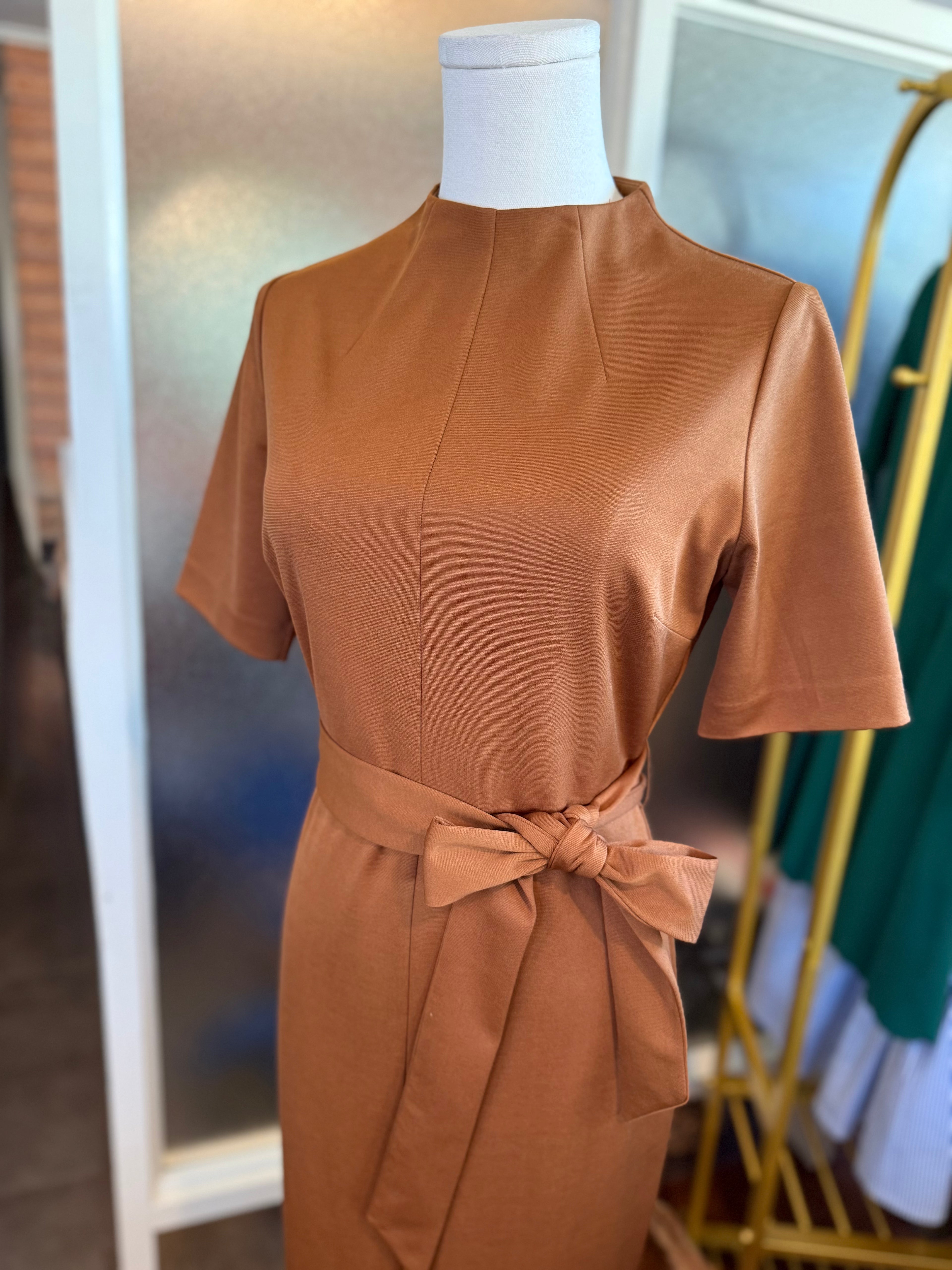 Alexia Admor Nordstrom Zyra Short Sleeve Tie Waist Sheath Midi Dress – Camel / Caramel- XS