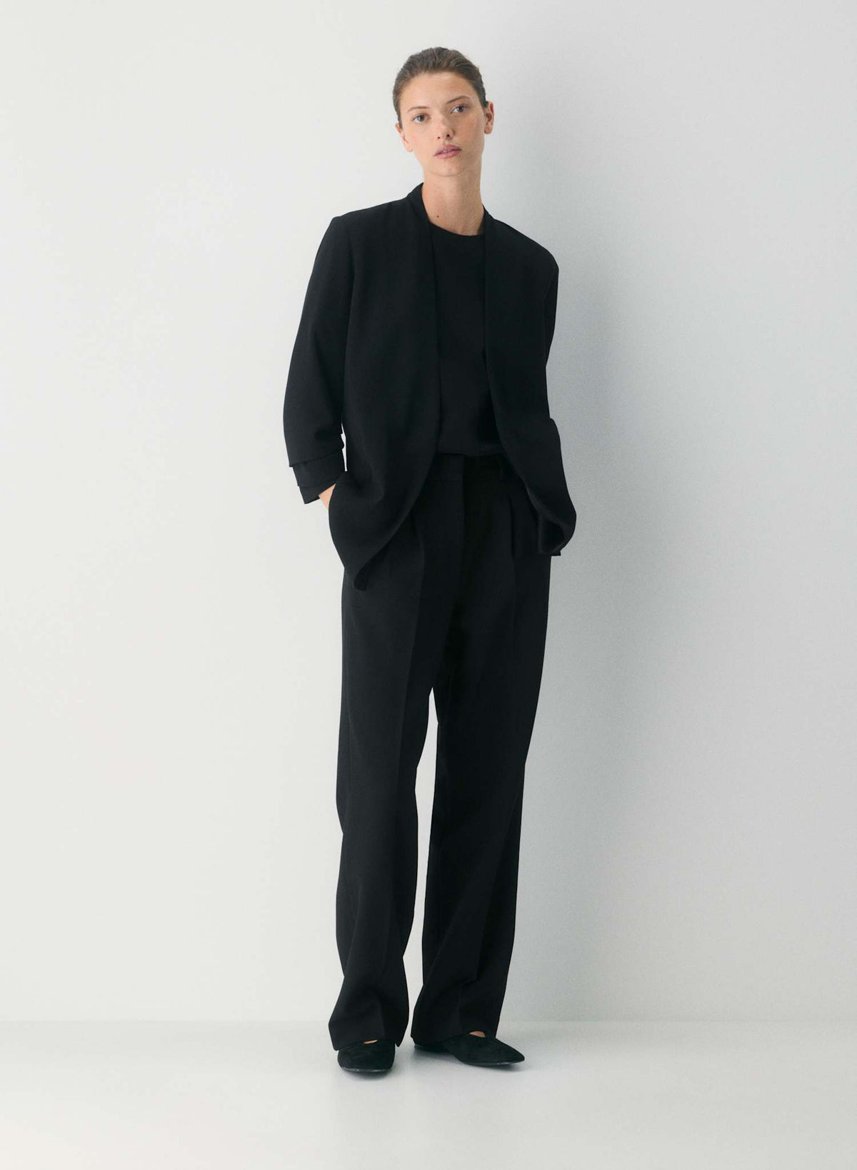 Babaton Aritzia Power Blazer Mirror Crepe- Size 4